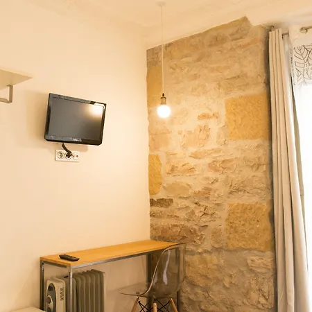 Aia בית הארחה 2*