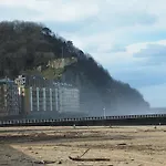 Aia Πανσιόν